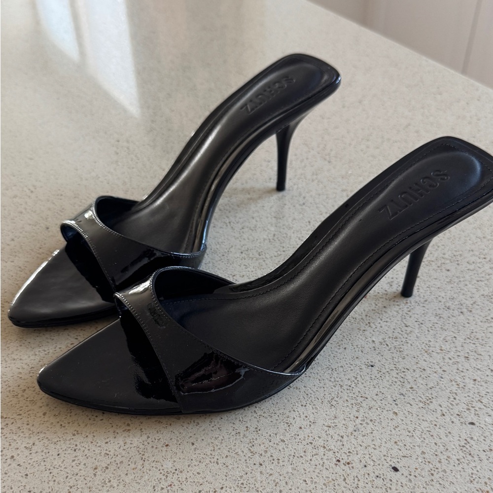 New never worn shutz Black Patent Leather Heels